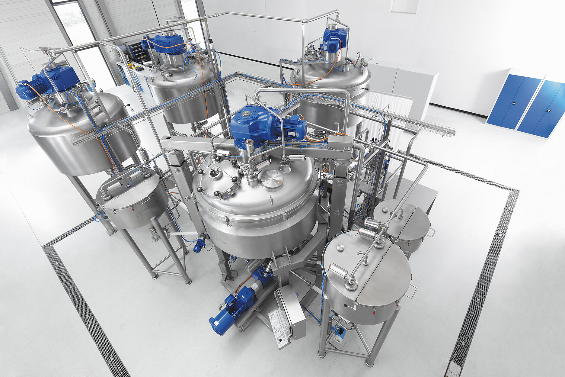 Batch vacuum processing plant