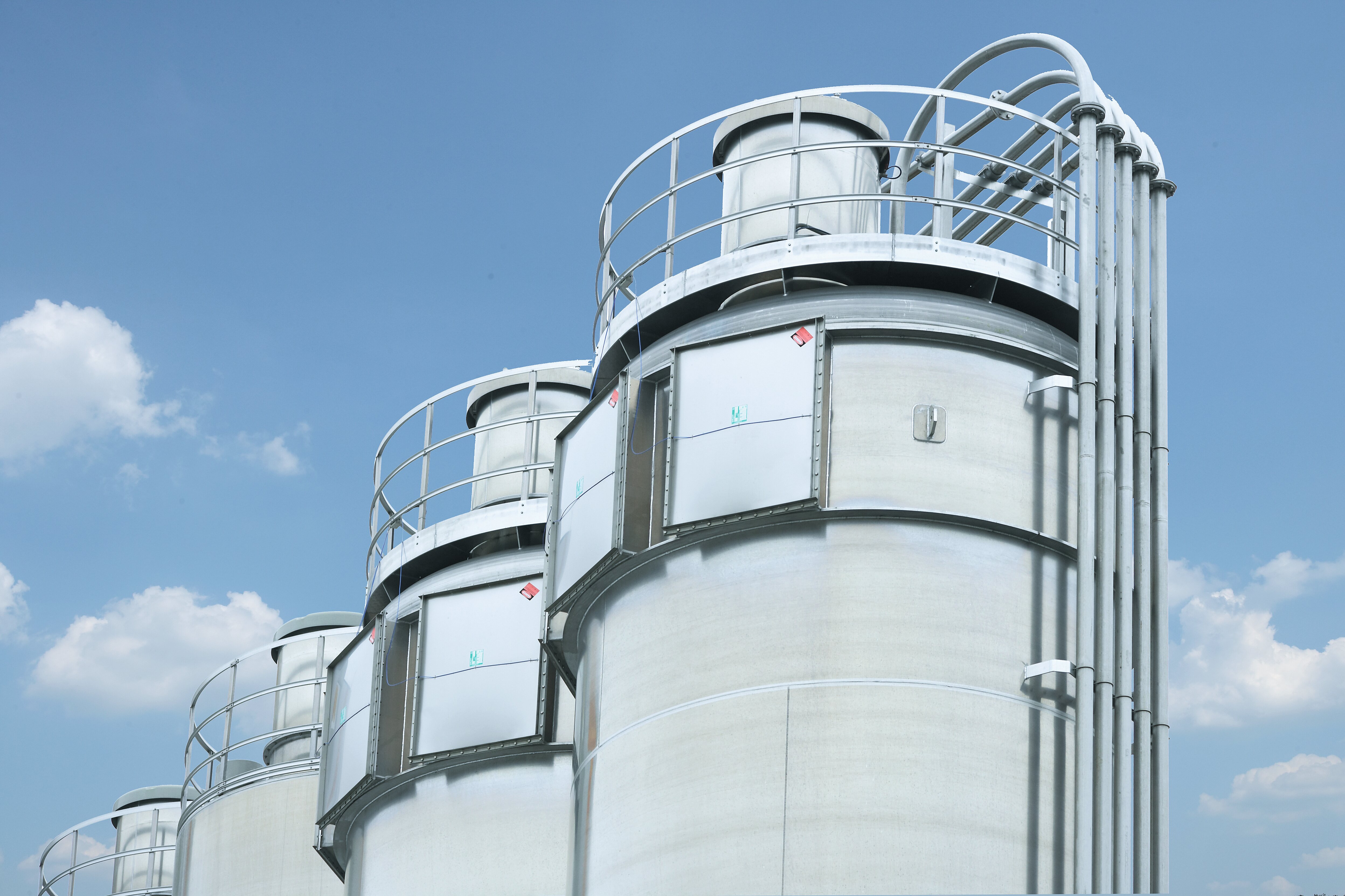 Outdoor silos with side mounted rupture disc