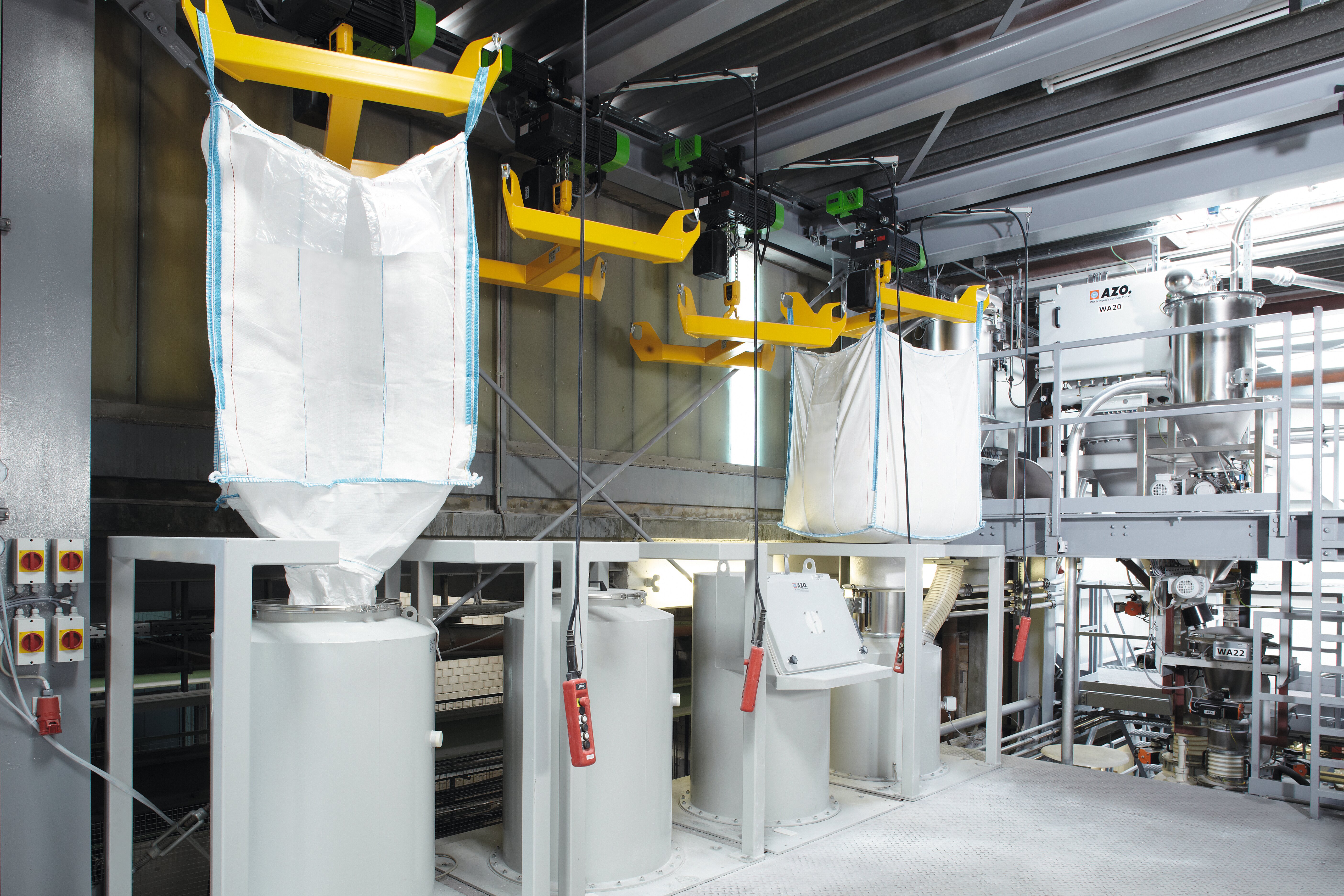 Big bag discharge station for efficient material handling