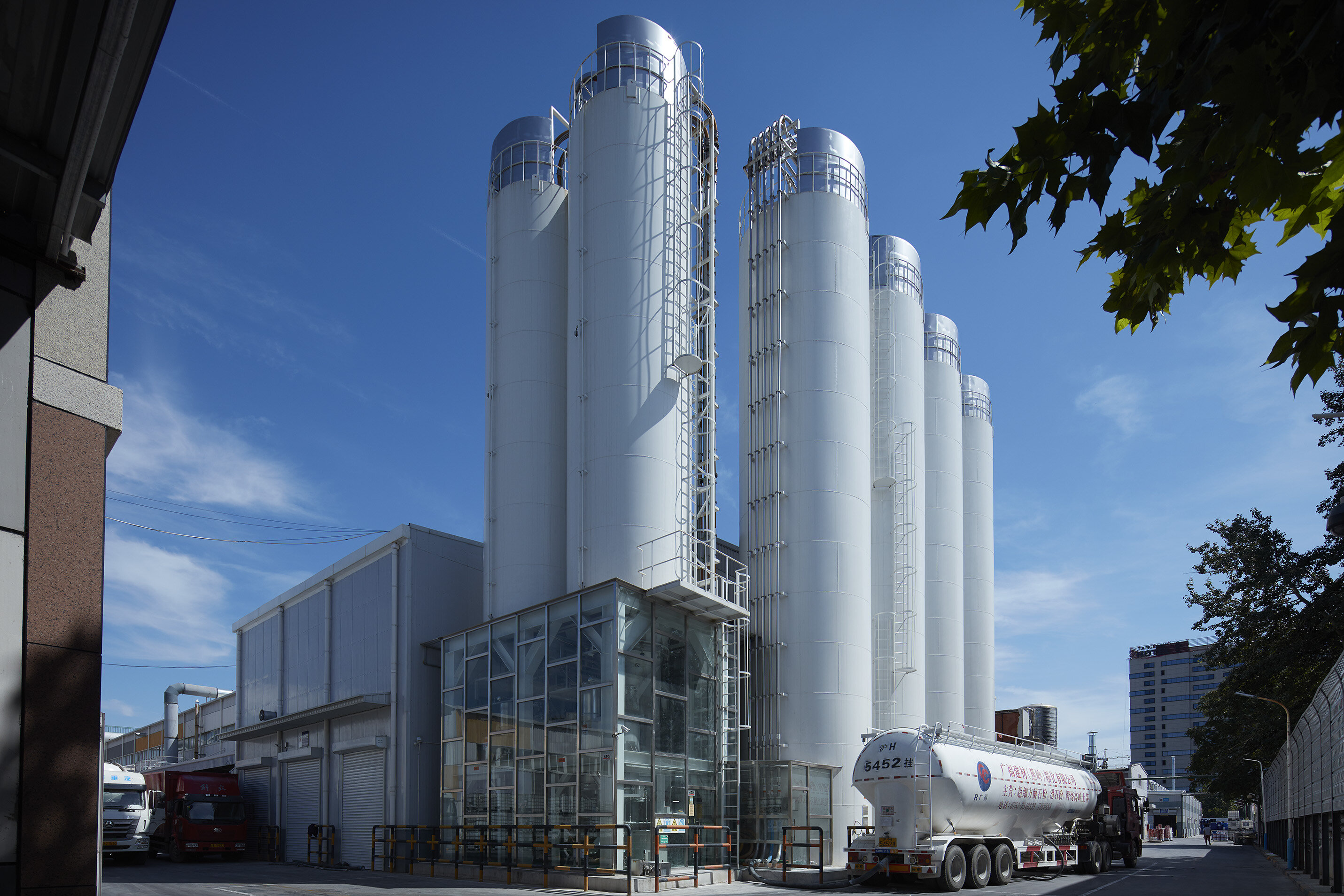 Outdoor silos