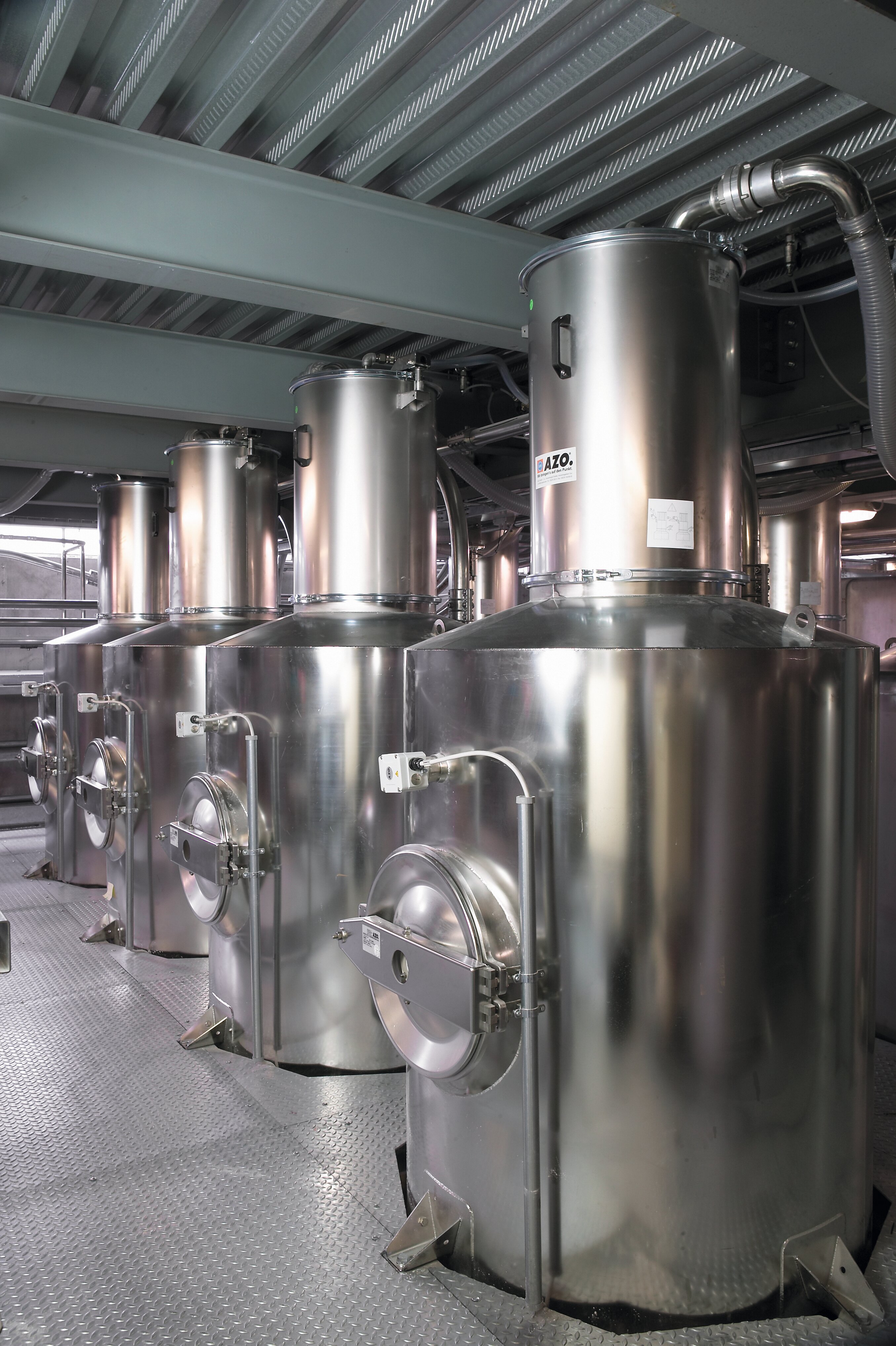 Indoor silos with inspection hatch