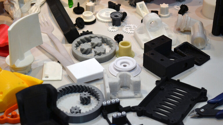 Additive manufacturing of plastics