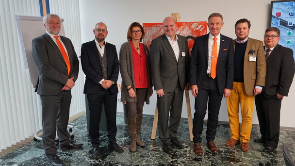FDP-Abgeordnete zu Besuch bei AZO