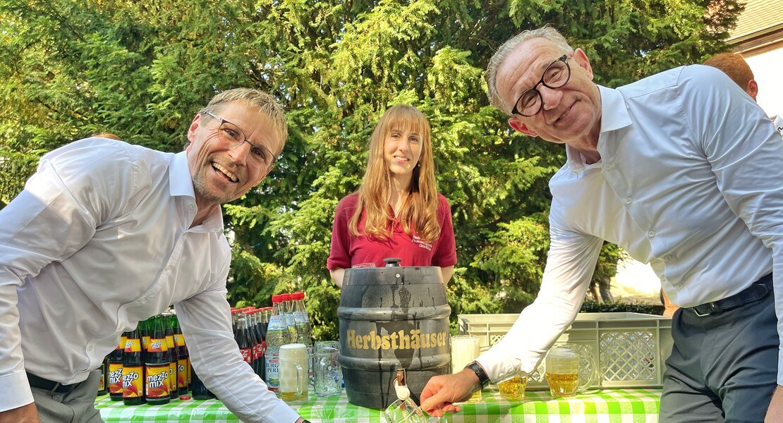 Ceremonial beer tapping by Mayor Galm and CEO Rainer Zimmermann