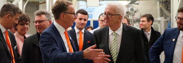 Minister President Winfried Kretschmann visits AZO Minister President Winfried Kretschmann visits AZO